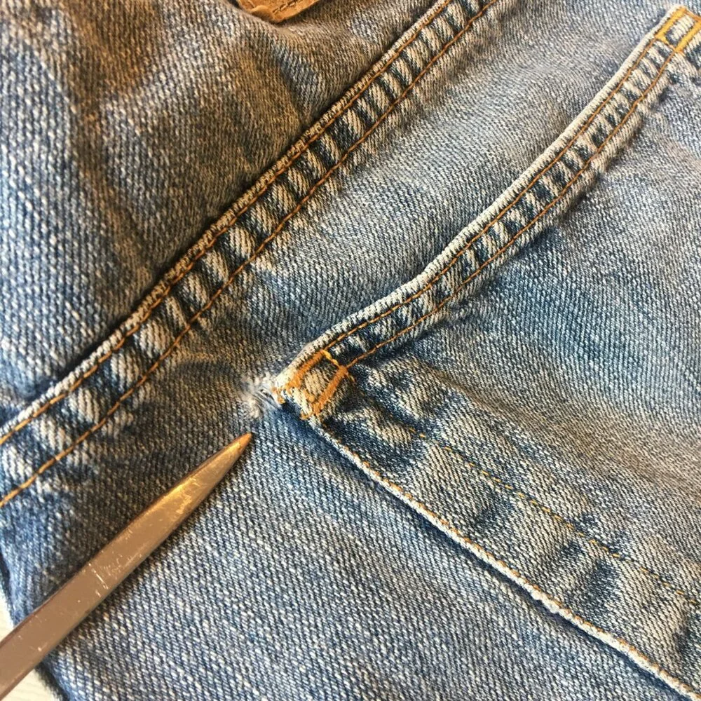 Eddie Bauer Jeans Mens Size 32 Loose Fit Distressed VTG Y2K